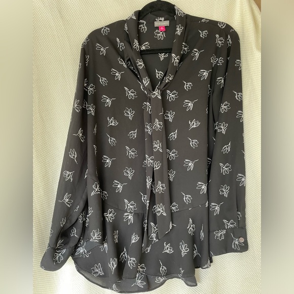 Vince Camuto Silky Black White Flower long sleeve with tie neck Medium - Picture 1 of 8